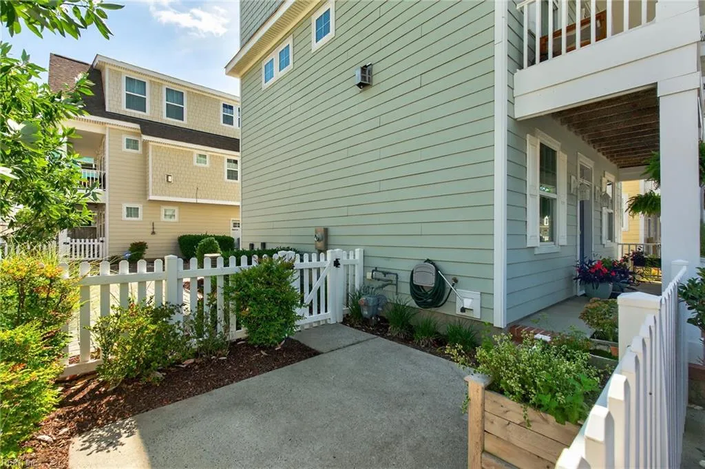 Virginia Beach, Virginia 23451, United States, 3 Bedrooms Bedrooms, ,4 BathroomsBathrooms,Residential,Active,174514