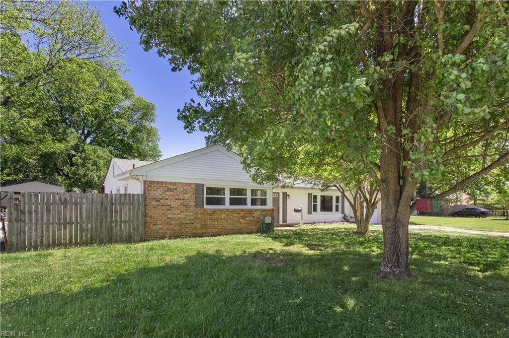 Photo of 508 S Kings Point Road, Virginia Beach, VA 23452 (MLS # 10631548)