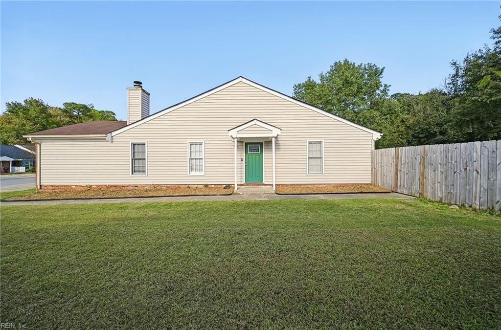Photo of 817 Wickford Drive, Chesapeake, VA 23320 (MLS # 10658699)