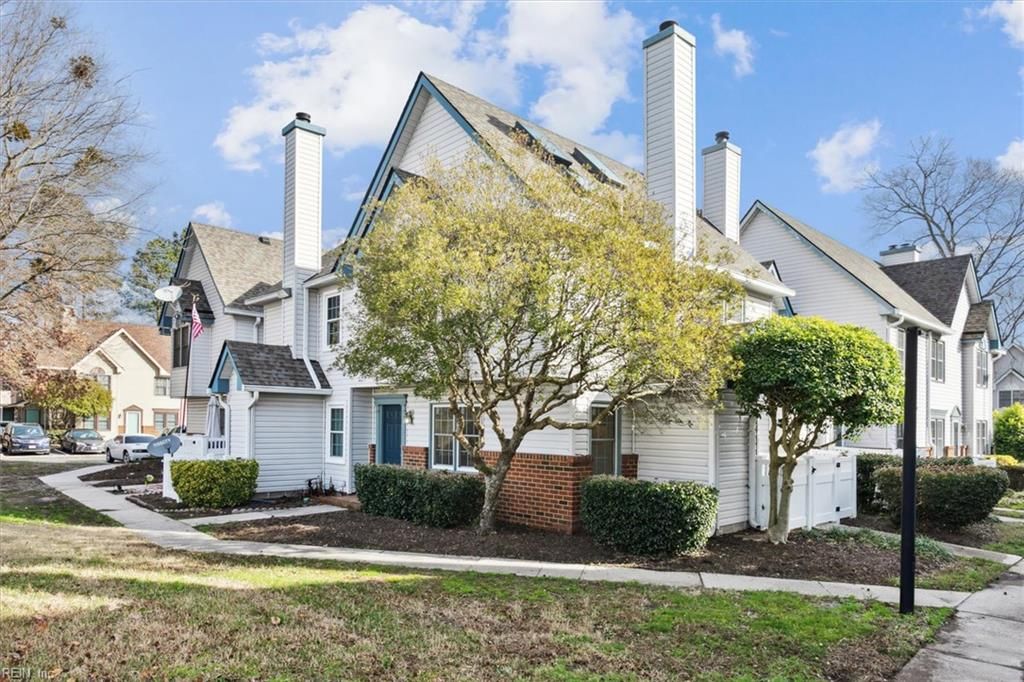 Photo of 27 Tamarisk Quay #F, Hampton, VA 23666 (MLS # 10614359)