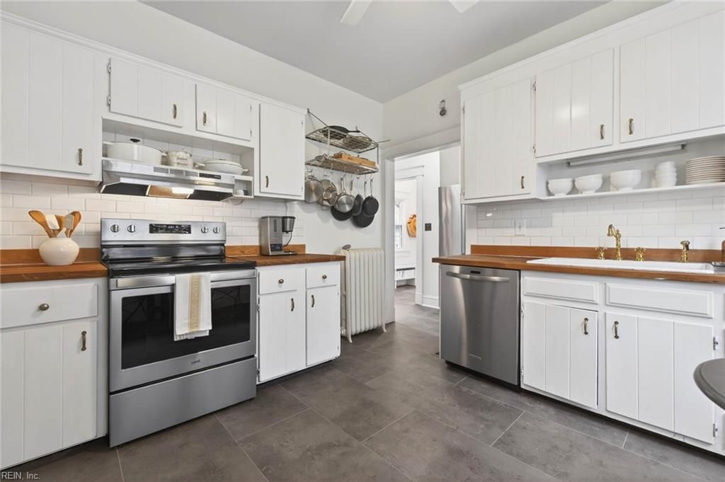 Photo of 1311 Mallory Court, Norfolk, VA 23507 (MLS # 10615489)