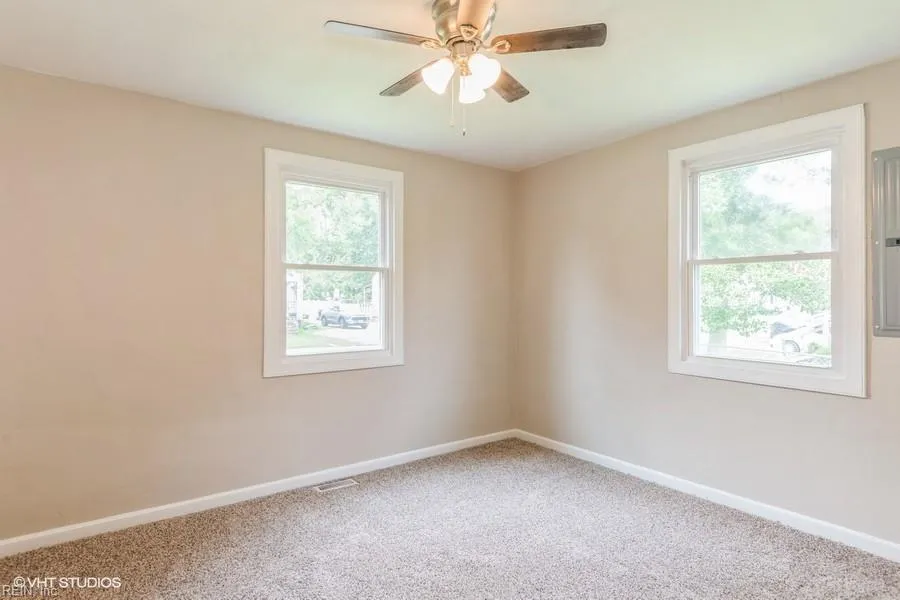 Hampton, Virginia 23669, United States, 3 Bedrooms Bedrooms, ,1 BathroomBathrooms,Residential,Pending,49768