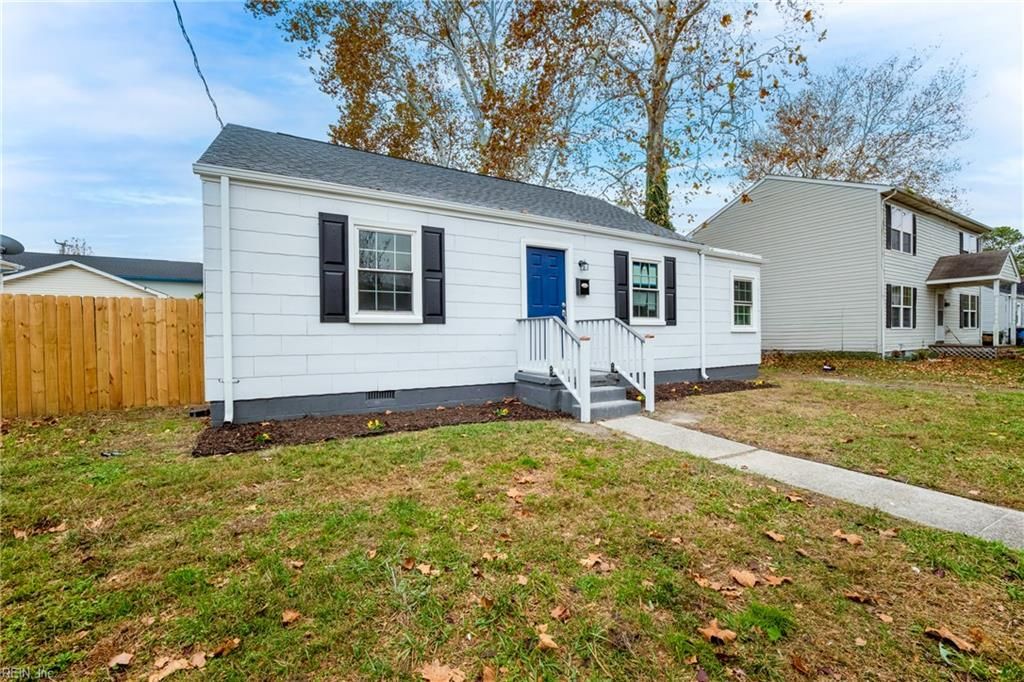 Photo of 623 Gladstone Road, Norfolk, VA 23505 (MLS # 10610791)