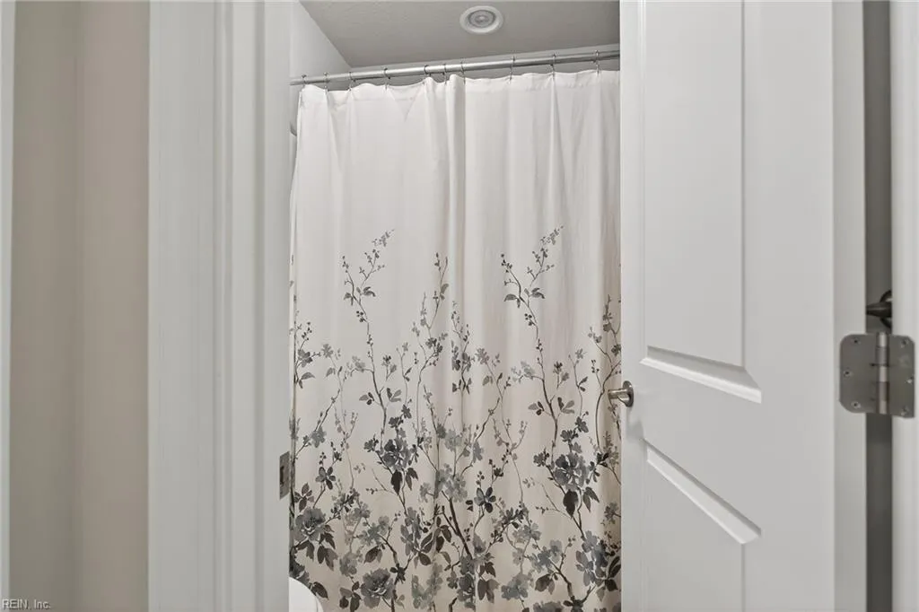 Suffolk, Virginia 23434, United States, 4 Bedrooms Bedrooms, ,3 BathroomsBathrooms,Residential,Active,194978