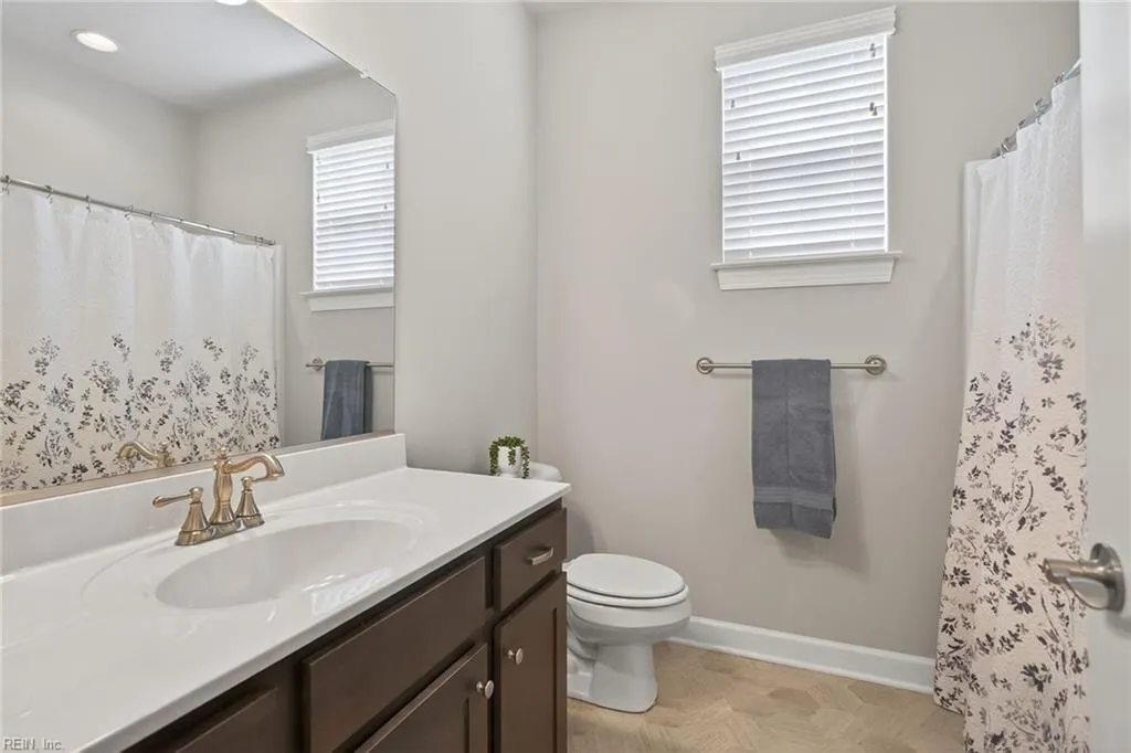 Suffolk, Virginia 23434, United States, 4 Bedrooms Bedrooms, ,3 BathroomsBathrooms,Residential,Active,194978