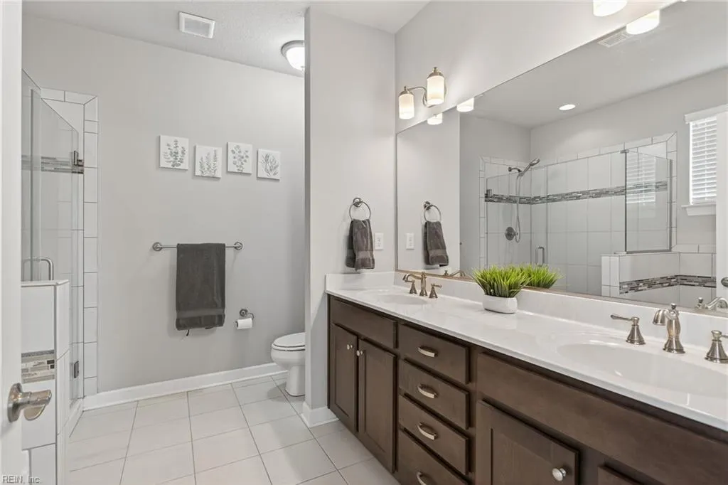 Suffolk, Virginia 23434, United States, 4 Bedrooms Bedrooms, ,3 BathroomsBathrooms,Residential,Active,194978