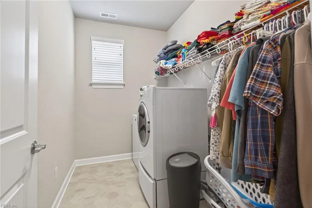 Suffolk, Virginia 23434, United States, 4 Bedrooms Bedrooms, ,3 BathroomsBathrooms,Residential,Active,194978