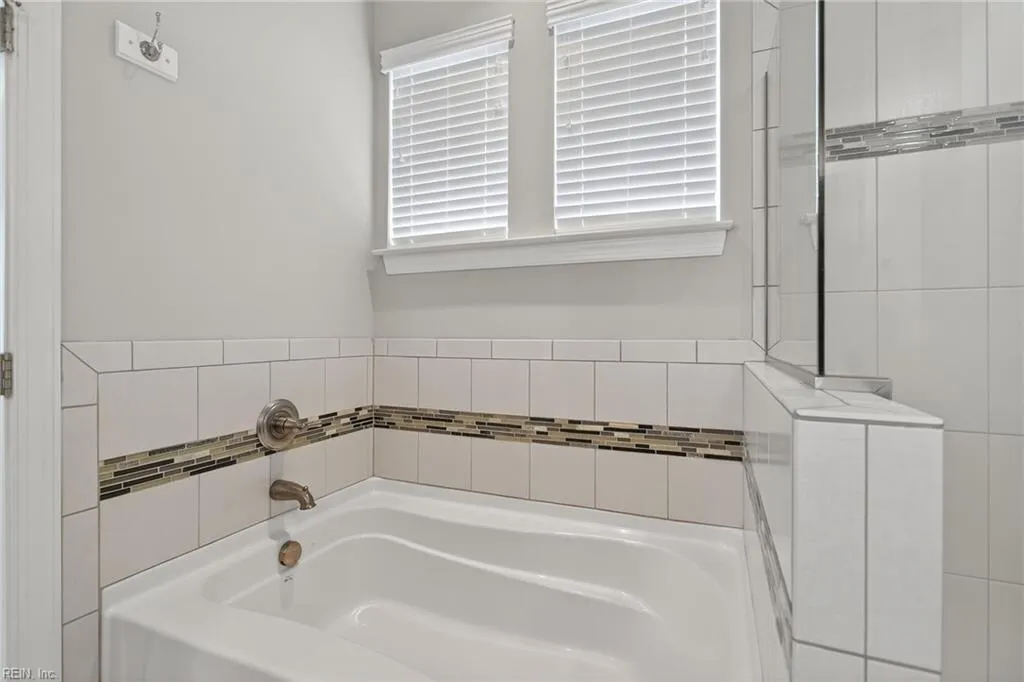 Suffolk, Virginia 23434, United States, 4 Bedrooms Bedrooms, ,3 BathroomsBathrooms,Residential,Active,194978