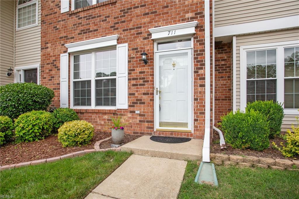 711 Windbrook CIR