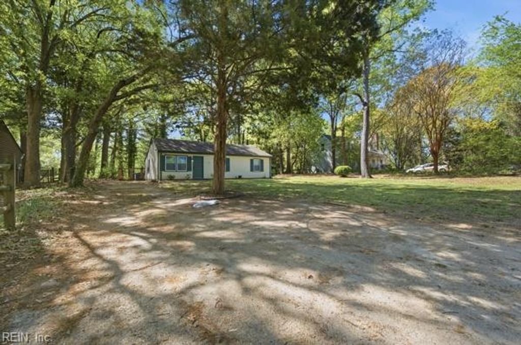 Photo of 7398 Battery Drive, Gloucester, VA 23061 (MLS # 10629147)