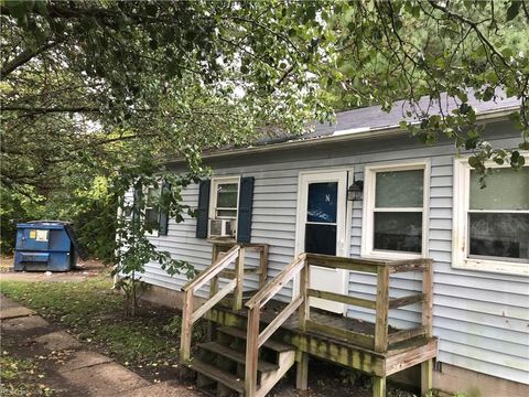 Photo of 201 Don Eve Court #N, Newport News, VA 23602 (MLS # 10606046)