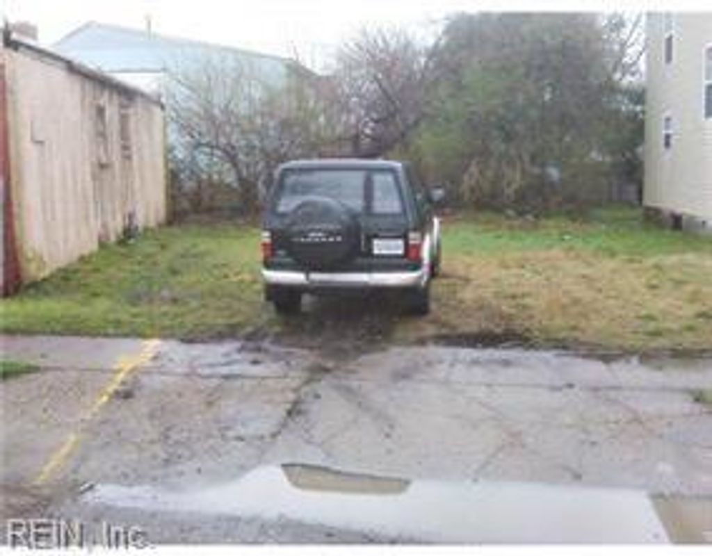 Photo of 1825 Tidewater Drive, Norfolk, VA 23504 (MLS # 10612386)