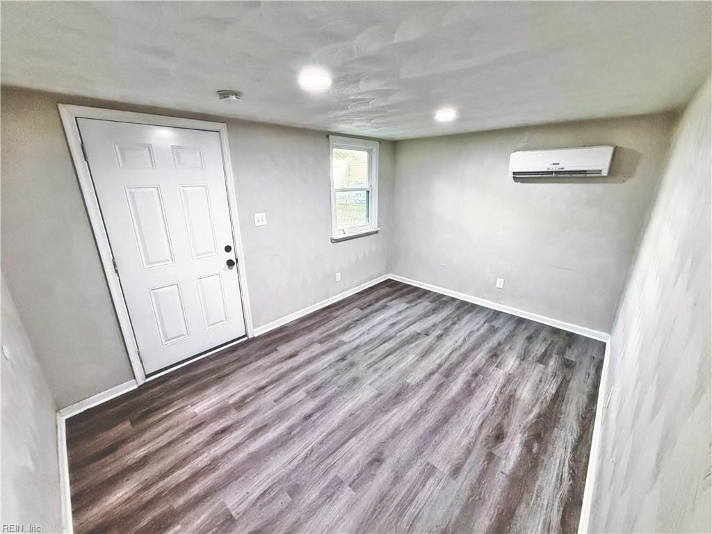 1233 Centre AVE