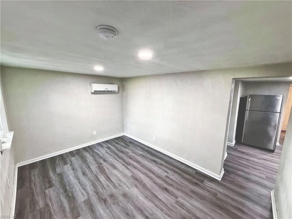 1233 Centre AVE