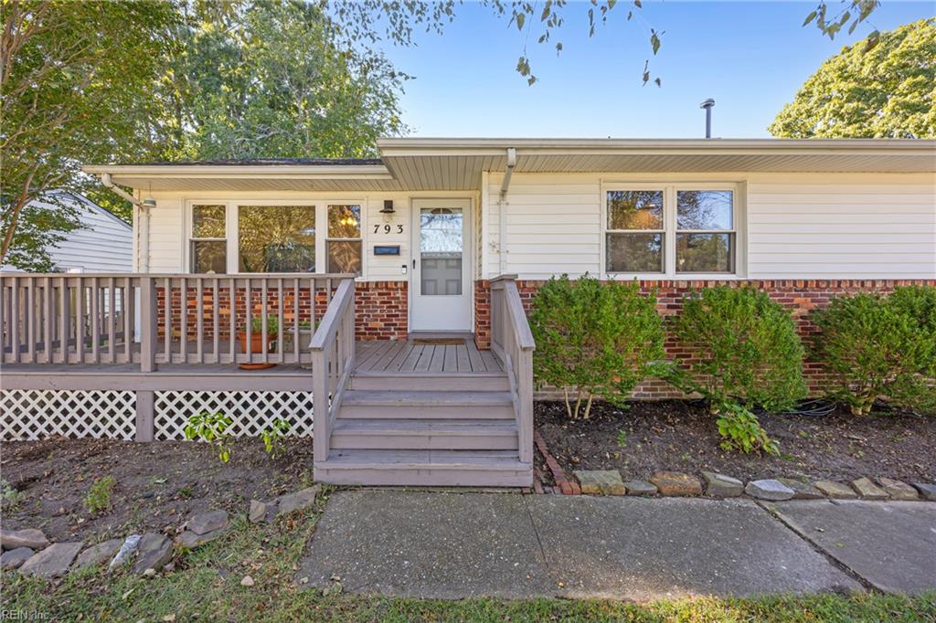 793 Crepe Myrtle LN