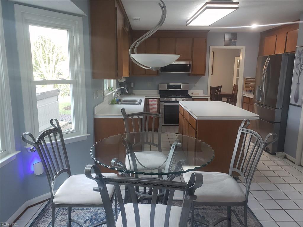 2 Ridge Lake DR