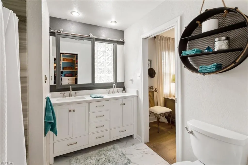 Virginia Beach, Virginia 23464, United States, 4 Bedrooms Bedrooms, ,3 BathroomsBathrooms,Residential,Pending,106831