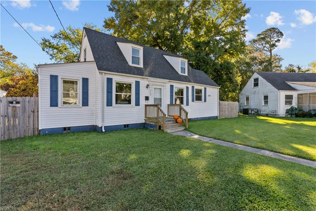 Photo of 717 Lanier Crescent, Portsmouth, VA 23707 (MLS # 10607629)