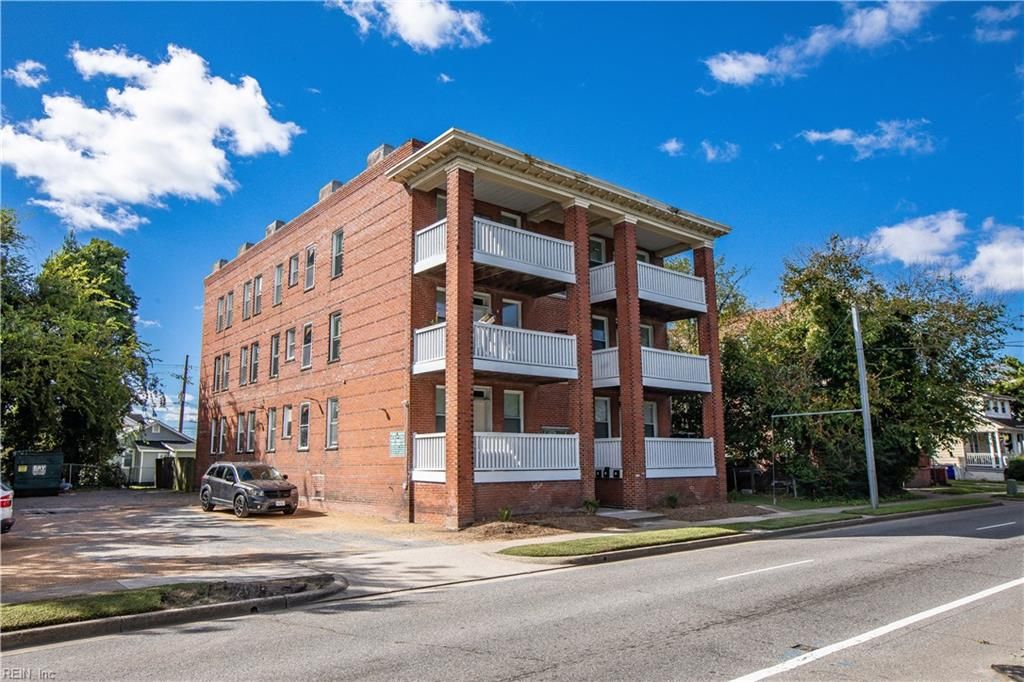 Photo of 417 W 27th Street #D, Norfolk, VA 23517 (MLS # 10627429)