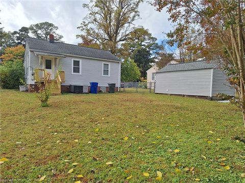 Photo of 10 E Commodore Drive, Newport News, VA 23601 (MLS # 10611722)