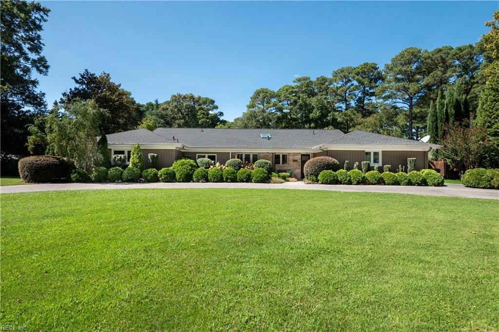 Photo of 916 Horseshoe Court, Virginia Beach, VA 23451 (MLS # 10653982)