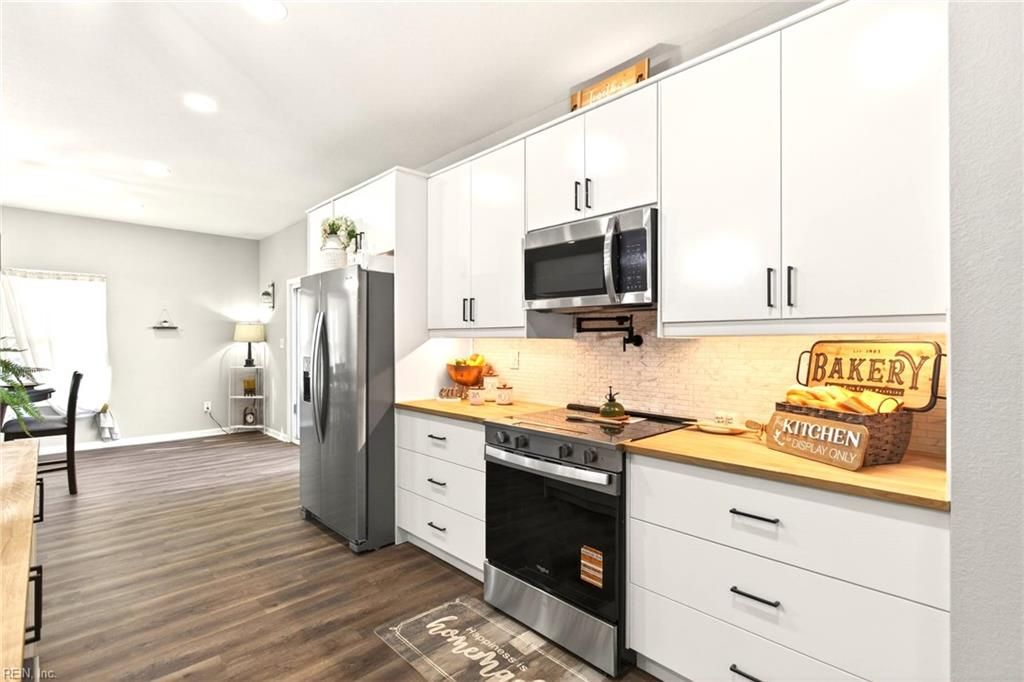 Photo of 1034 Hannah Street, Norfolk, VA 23505 (MLS # 10613918)