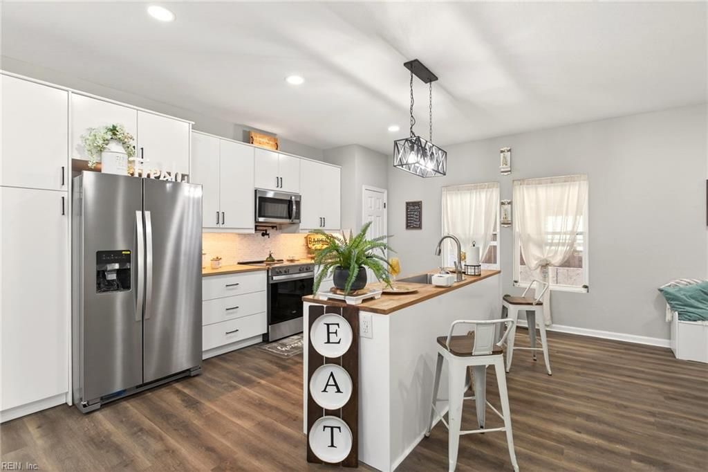 Photo of 1034 Hannah Street, Norfolk, VA 23505 (MLS # 10613918)