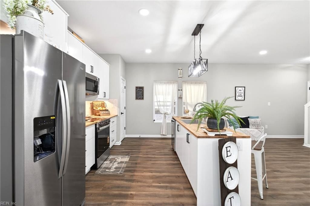 Photo of 1034 Hannah Street, Norfolk, VA 23505 (MLS # 10613918)