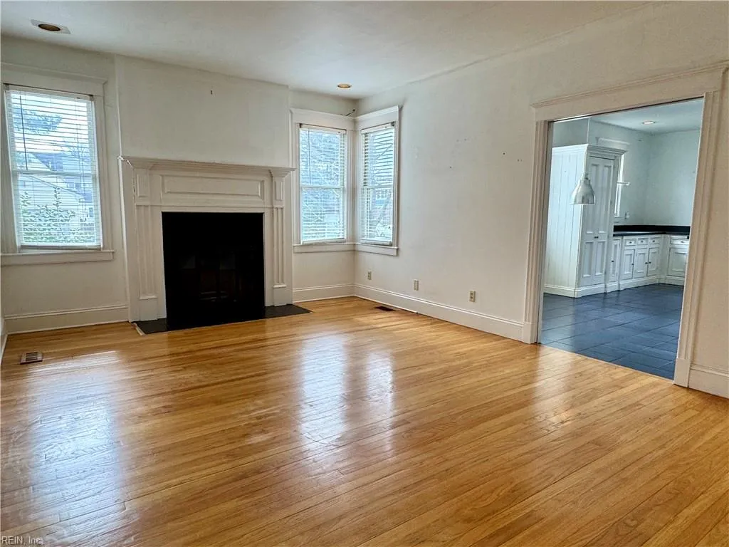 Norfolk, Virginia 23503, United States, 3 Bedrooms Bedrooms, ,3 BathroomsBathrooms,Residential,Pending,84092