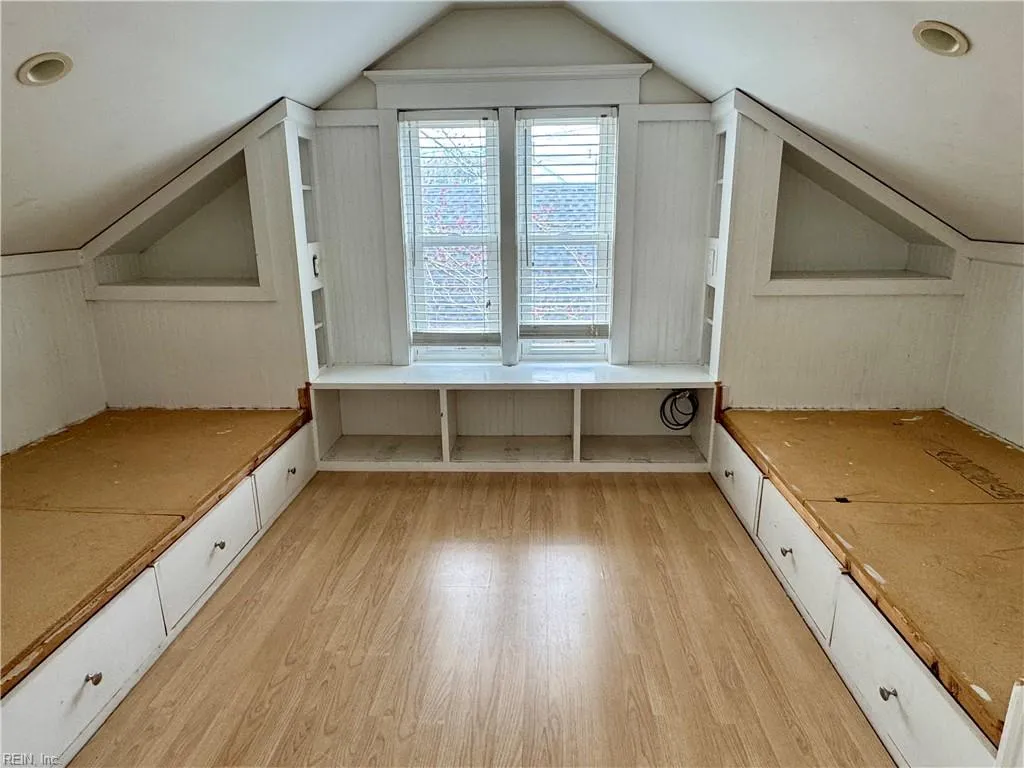 Norfolk, Virginia 23503, United States, 3 Bedrooms Bedrooms, ,3 BathroomsBathrooms,Residential,Pending,84092