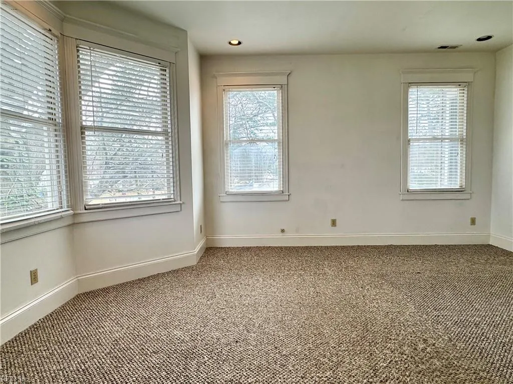 Norfolk, Virginia 23503, United States, 3 Bedrooms Bedrooms, ,3 BathroomsBathrooms,Residential,Pending,84092