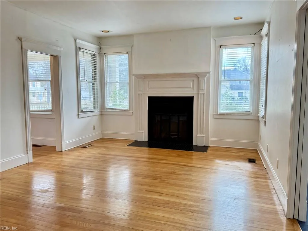 Norfolk, Virginia 23503, United States, 3 Bedrooms Bedrooms, ,3 BathroomsBathrooms,Residential,Pending,84092