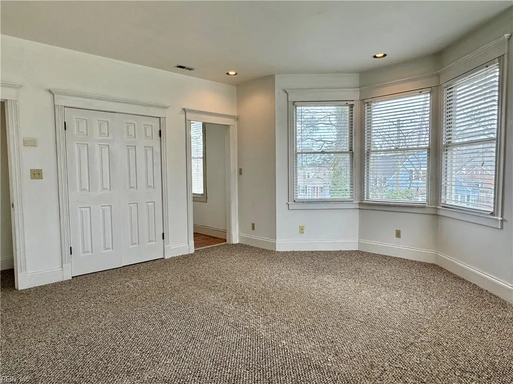 Norfolk, Virginia 23503, United States, 3 Bedrooms Bedrooms, ,3 BathroomsBathrooms,Residential,Pending,84092