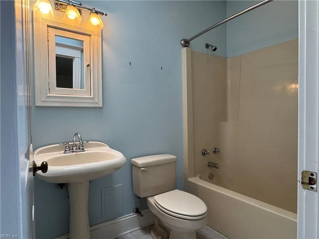 Norfolk, Virginia 23503, United States, 3 Bedrooms Bedrooms, ,3 BathroomsBathrooms,Residential,Pending,84092