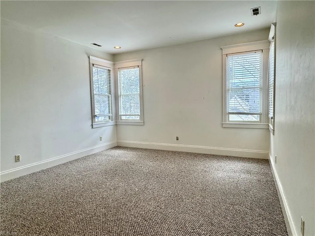 Norfolk, Virginia 23503, United States, 3 Bedrooms Bedrooms, ,3 BathroomsBathrooms,Residential,Pending,84092