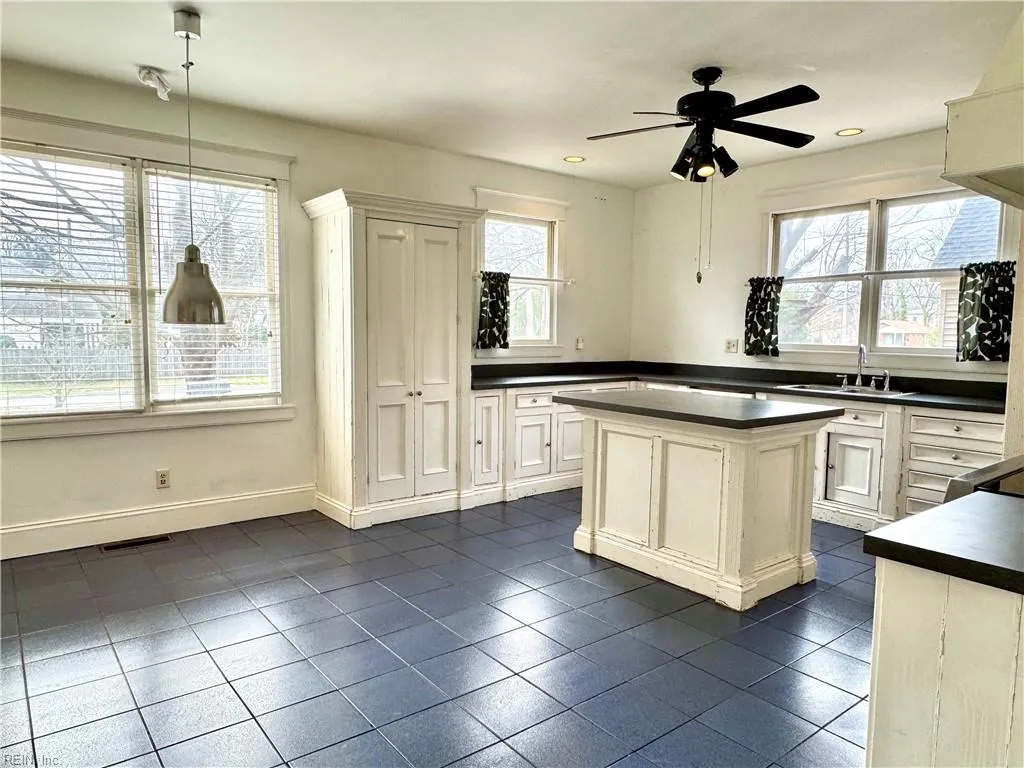 Norfolk, Virginia 23503, United States, 3 Bedrooms Bedrooms, ,3 BathroomsBathrooms,Residential,Pending,84092