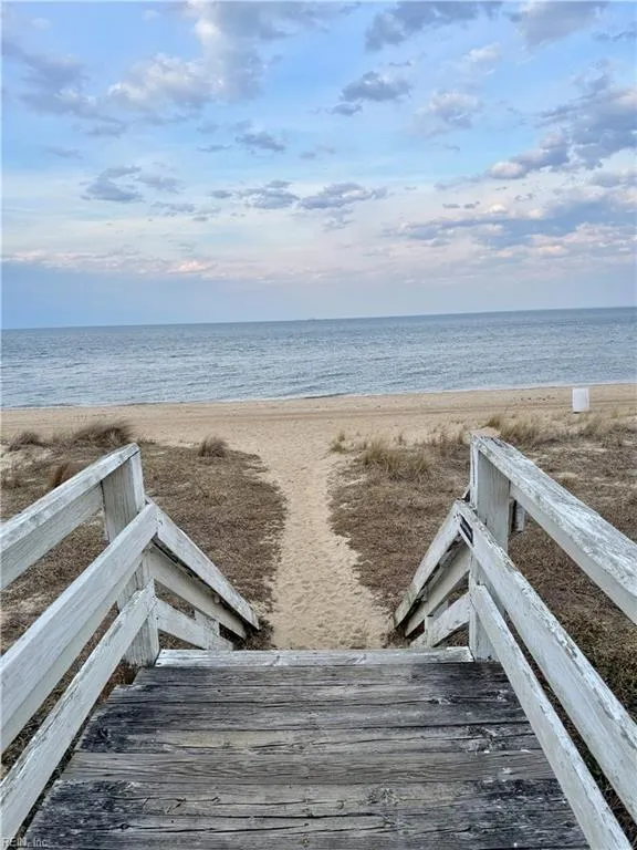 Norfolk, Virginia 23503, United States, 3 Bedrooms Bedrooms, ,3 BathroomsBathrooms,Residential,Pending,84092