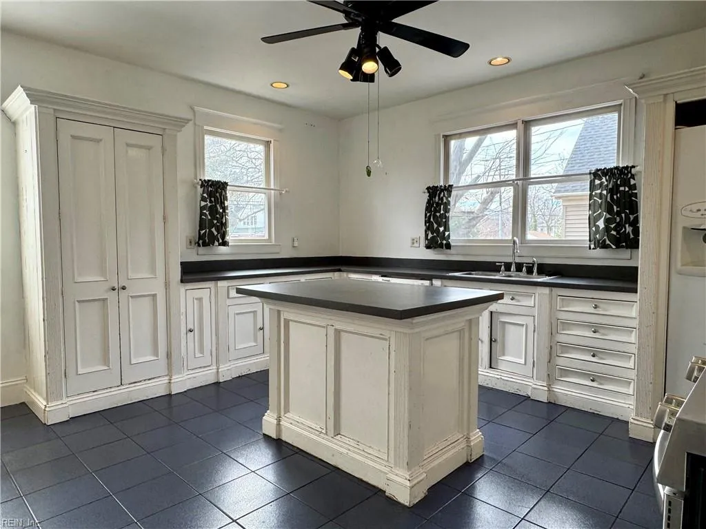 Norfolk, Virginia 23503, United States, 3 Bedrooms Bedrooms, ,3 BathroomsBathrooms,Residential,Pending,84092