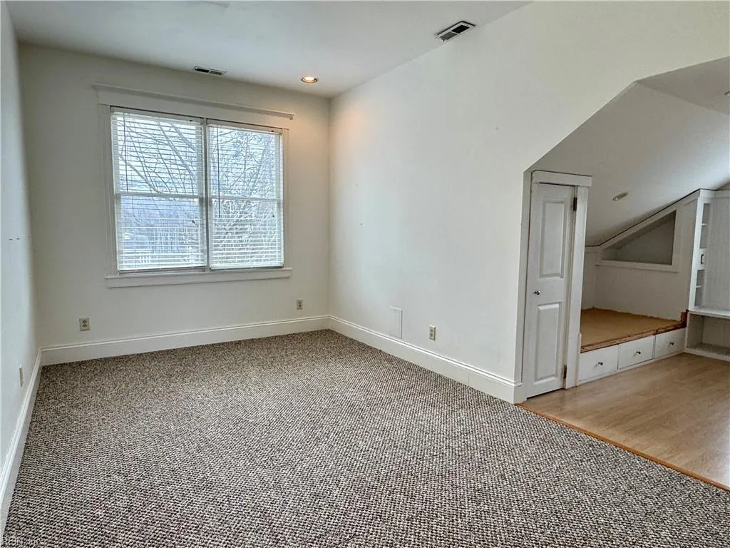 Norfolk, Virginia 23503, United States, 3 Bedrooms Bedrooms, ,3 BathroomsBathrooms,Residential,Pending,84092