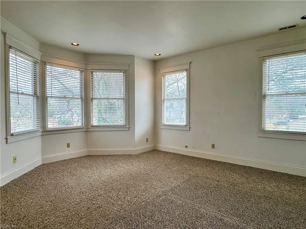 Norfolk, Virginia 23503, United States, 3 Bedrooms Bedrooms, ,3 BathroomsBathrooms,Residential,Pending,84092