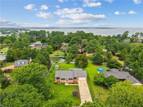 Photo of 6 Twin Creek Road, Poquoson, VA 23662 (MLS # 10643354)
