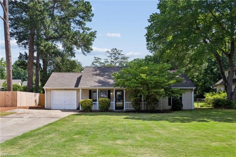 Photo of 118 Lambert Lane, Newport News, VA 23602 (MLS # 10642044)