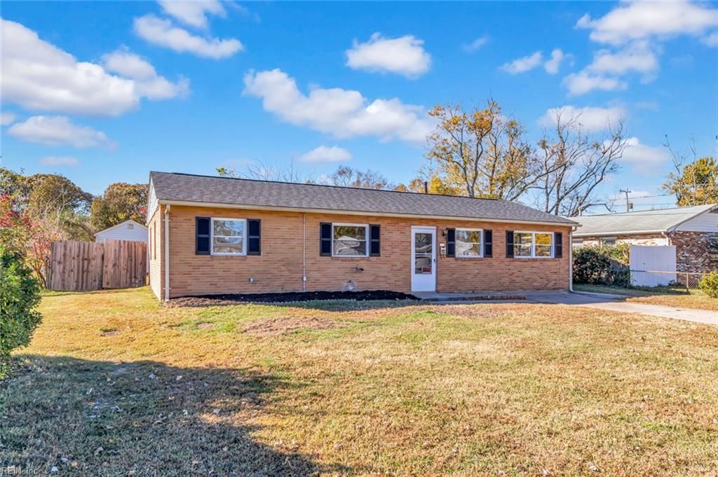 Photo of 635 Kings View Court, Hampton, VA 23669 (MLS # 10615498)