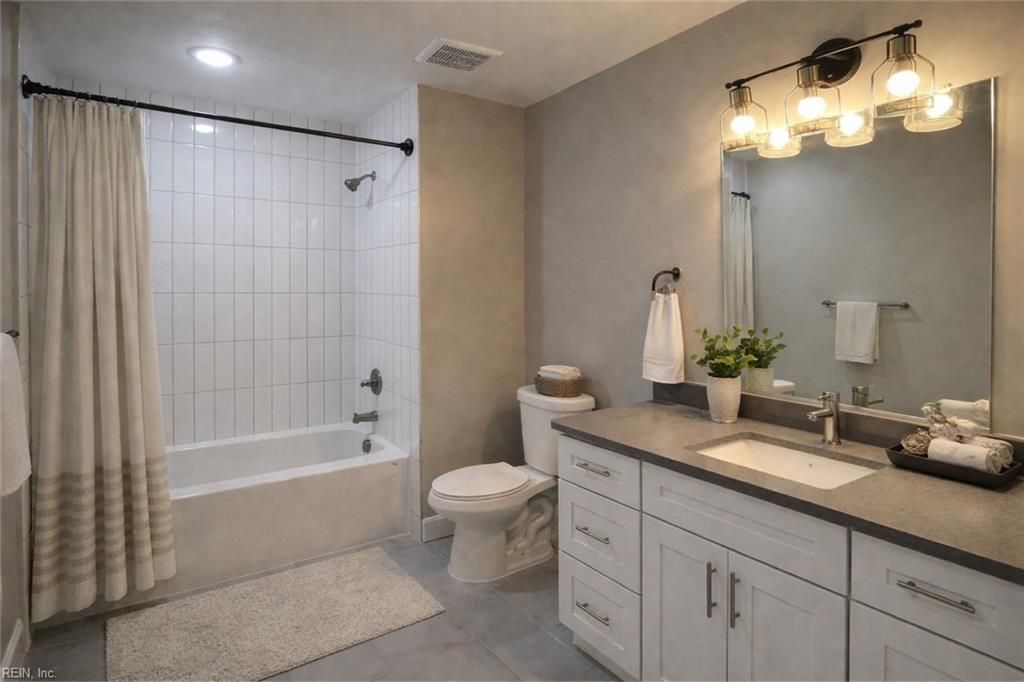 Photo of 208 23rd Street #304, Newport News, VA 23607 (MLS # 10626300)