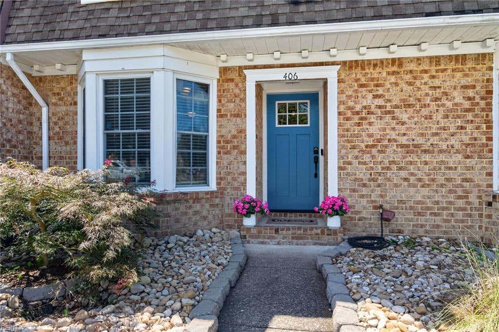 Photo of 406 Middle Oaks Drive, Chesapeake, VA 23322 (MLS # 10648248)