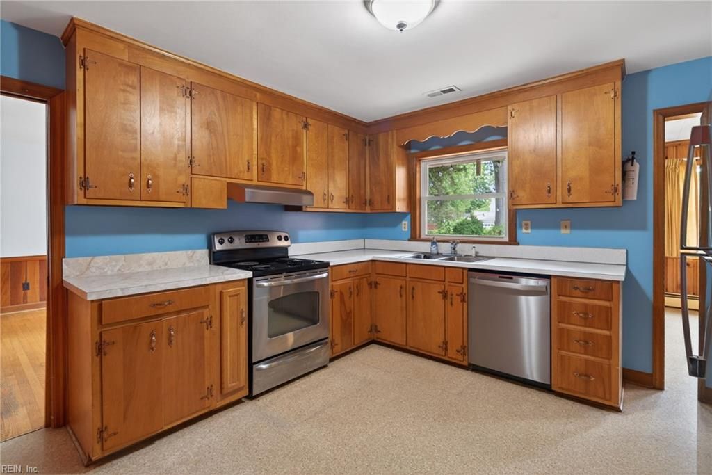 Photo of 110 Marvin Drive, Hampton, VA 23666 (MLS # 10644748)