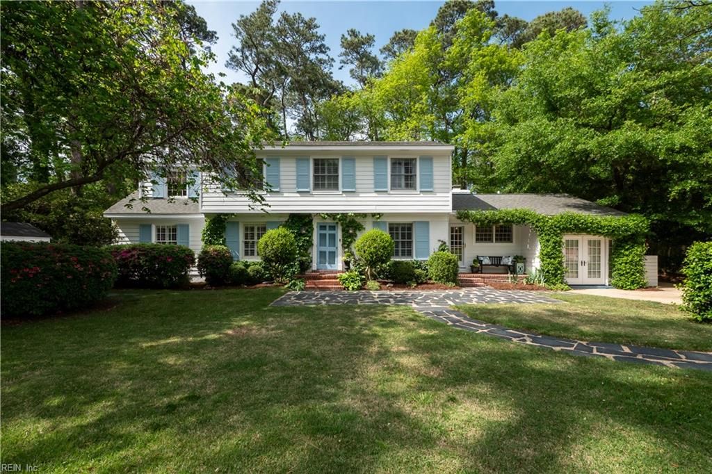 Photo of 420 Susan Constant Drive, Virginia Beach, VA 23451 (MLS # 10631039)