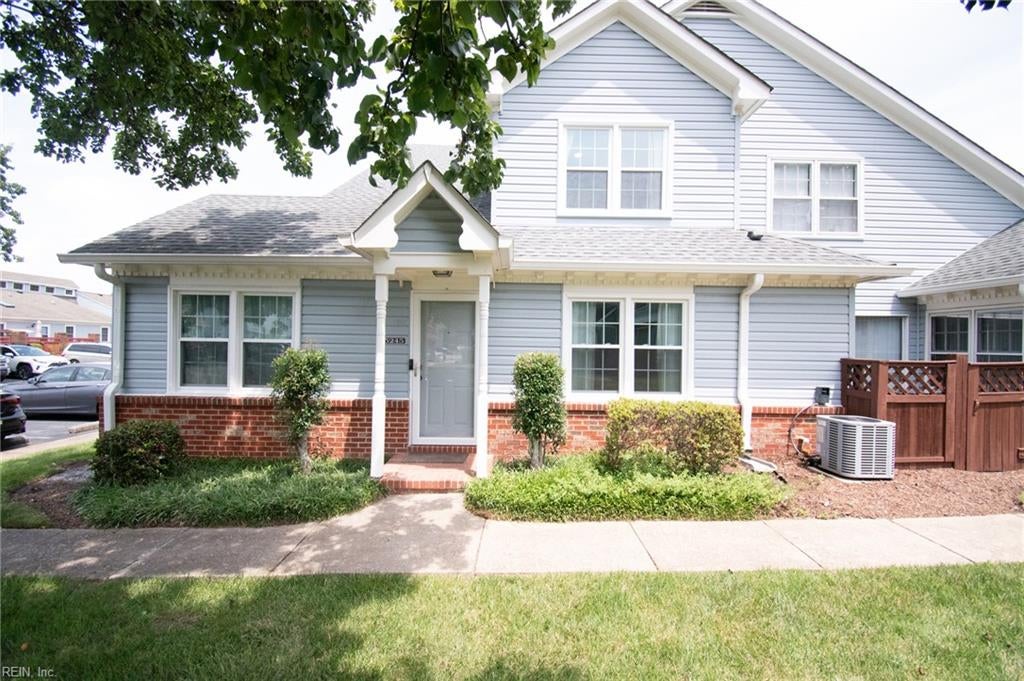 Photo of 5245 Lake Victoria Arch, Virginia Beach, VA 23464 (MLS # 10647360)
