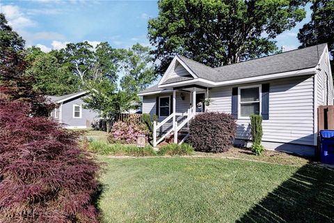 Photo of 38 Parker Avenue, Newport News, VA 23606 (MLS # 10631517)