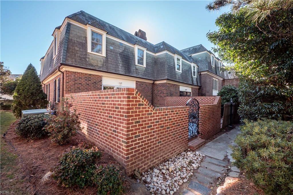 Photo of 420 Linkhorn Drive #16, Virginia Beach, VA 23451 (MLS # 10617971)